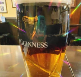 ISSA、青空の下でビールを楽しむ！YORIの誕生日を祝う投稿も