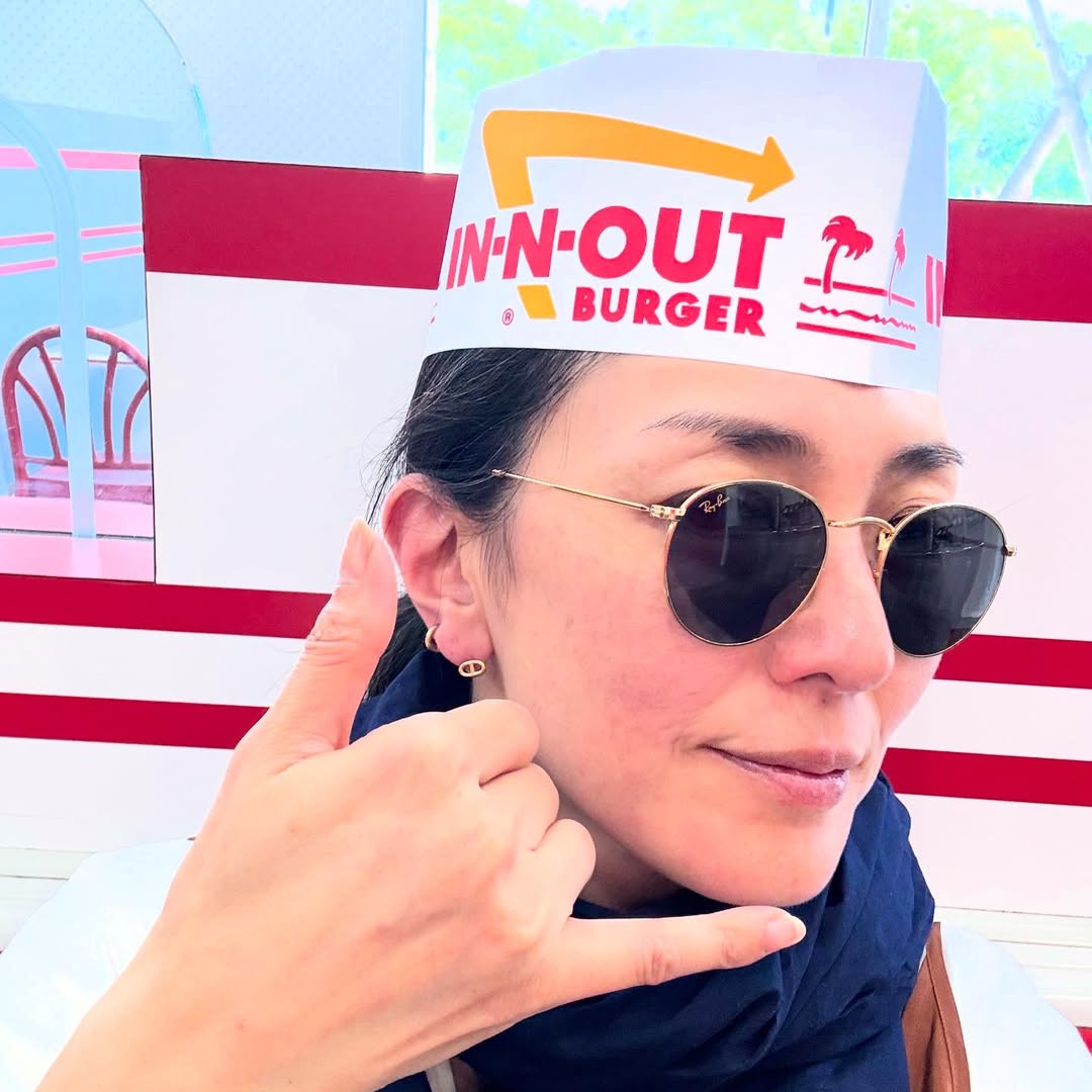 こんなカッコイイお母さんステキ！板谷由夏がカナダに留学した息子と再会