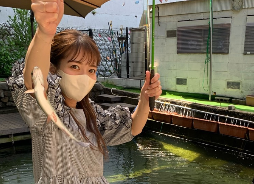 「仲良し家族😍💕」辻希美さんと杉浦太陽さんが三男を連れ釣りへ🐟🌈