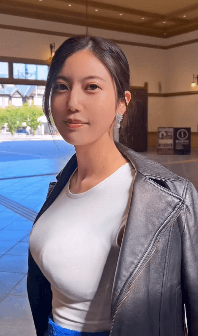 「カッコいい？」阿部なつきが門司港で魅せたムービー・ライダースジャケショット！「最高」の大絶賛