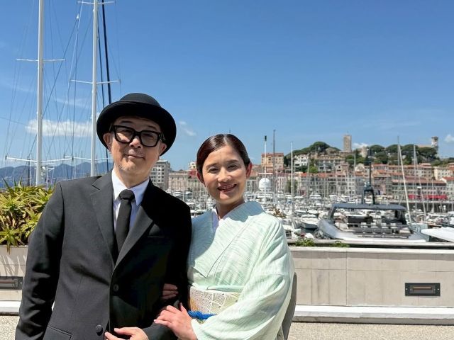 「大好きなリリーさんと」カンヌ国際映画祭の石田ひかり、着物姿でリリー・フランキーと腕組み2S公開