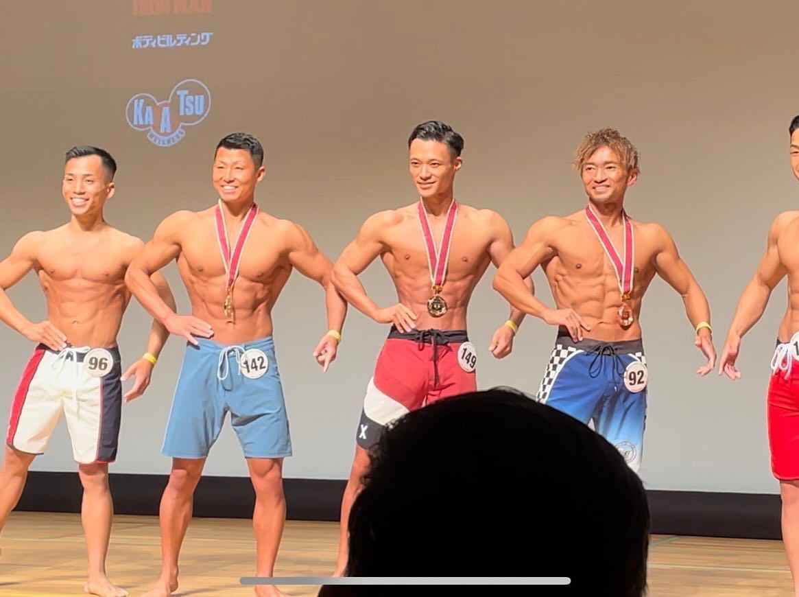 東京ホテイソン・ショーゴ、“肩幅の半分”のウエストを公開