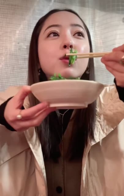 「世の中にこんな可愛い人いるの」「天才的にかわいい」佐々木希、食事を楽しむ姿にファンからコメント殺到