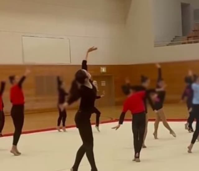 元フェアリージャパン竹中七海、新体操講習会で子どもたちと交流！『挑戦する姿に感動』