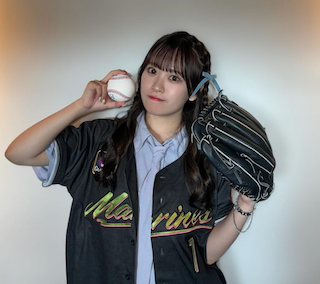 19歳人気アイドル ノーバウンド投球で会場沸かす「アクロバットで鍛えられた腕力で」