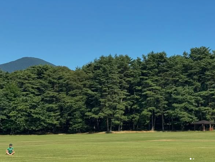 芝に溶け込むグリーン！佐藤佳子がPOC CYTALヘルメットで魅せる機能美