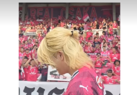 高校時代は強豪校の特待生としてプレーした‟サッカー少年” ローランドが夢のスタジアムに降り立つ