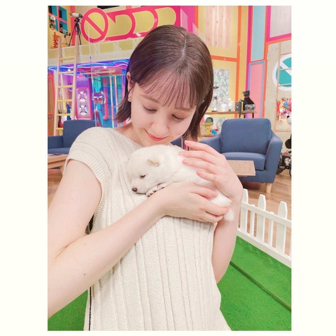 トリンドル玲奈さんと子犬🐶の癒されツーショットに「天使のコラボですねっ😉」