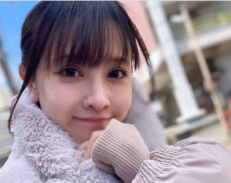 山本ひかる、春目前の寒さに嘆き「まだマフラーしてるしダウン着てる！」