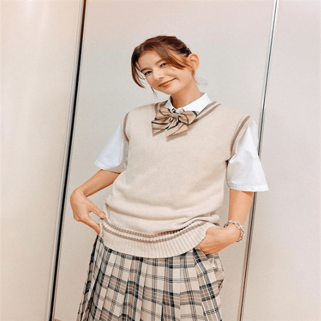 「ドヤッ！」スザンヌが見せた”超激レア”女子高生制服ショットにファン「制服姿似合います」「可愛い過ぎます」