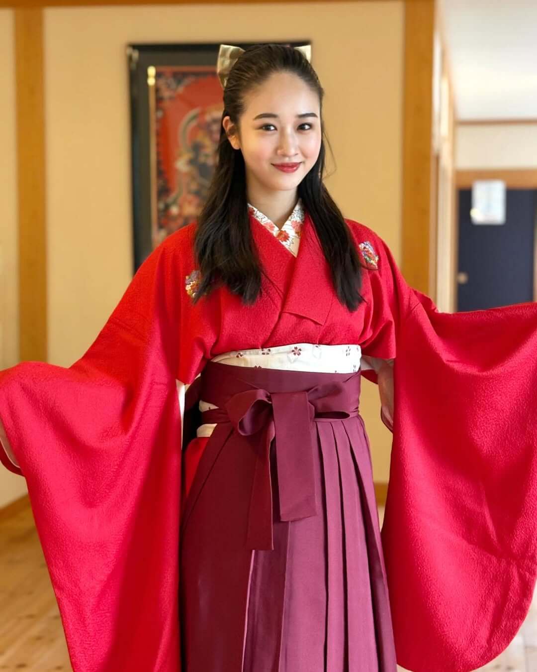 「すごく似合ってるよ～」天翔愛、魅力溢れる赤色の袴姿を公開！