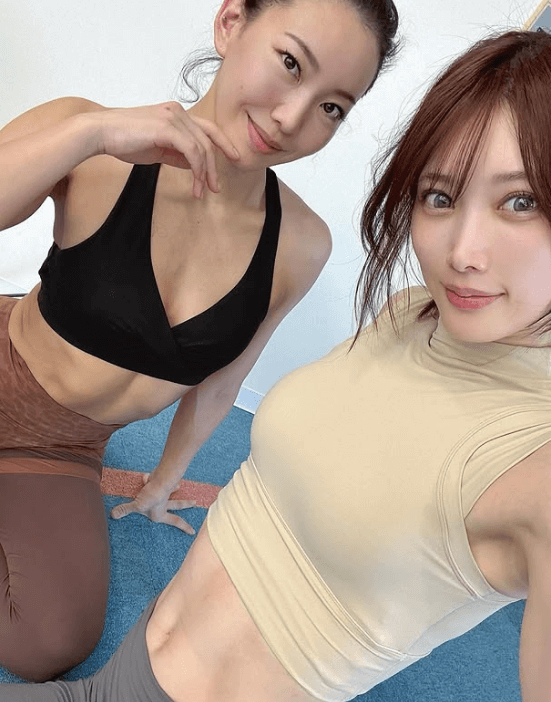 「スタイル最高ーっ！」美しすぎと話題の元プロレスラー、ヨガ講師の愛に感動！？”ダブル美女・インパクト”にファン熱視線！