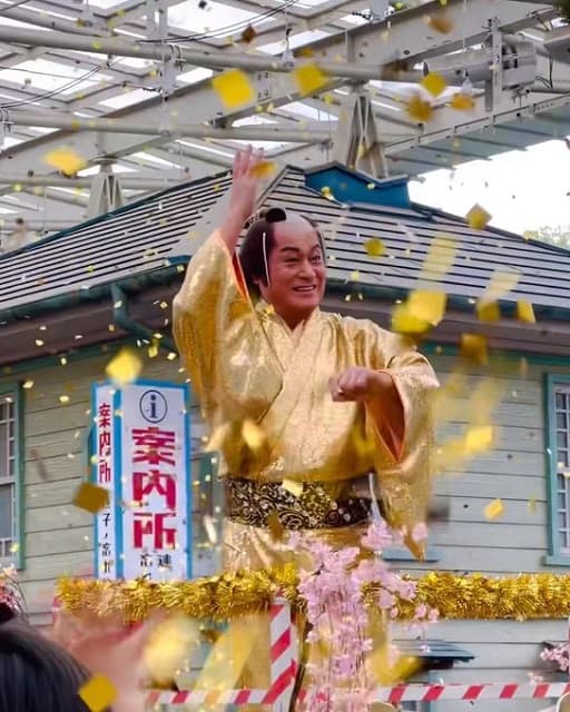 西武園ゆうえんちに松平健が登場！『マツケンサンバII』に大熱狂の様子をお届け