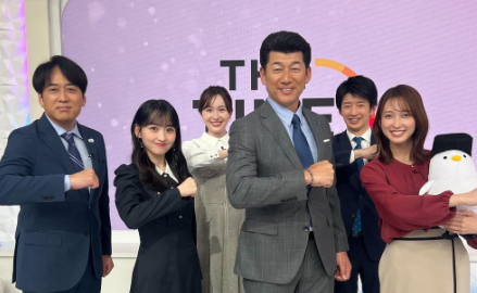 佐々木舞音、ベイスターズ三浦監督と決めポーズでファン歓喜！来季への期待も高まる