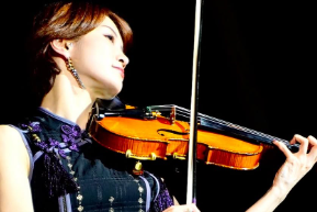 バイオリニストのAyasa、シンガポールでの公演に感謝の想いを綴る！