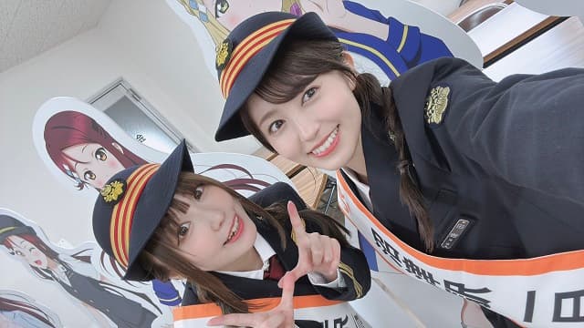 ラブライブ声優2人が沼津駅の”一日駅長”に！キュートな駅長姿で2ショットを披露