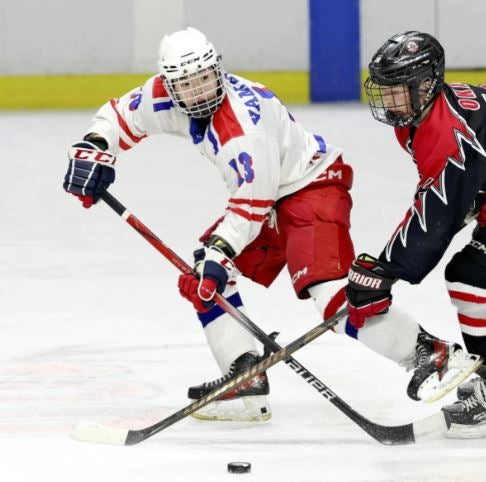 アイスホッケー、駒大苫小牧が延長制し５年連続３６度目Ｖ…決勝点のＦＷ高嶋「パス信じて前に走った」