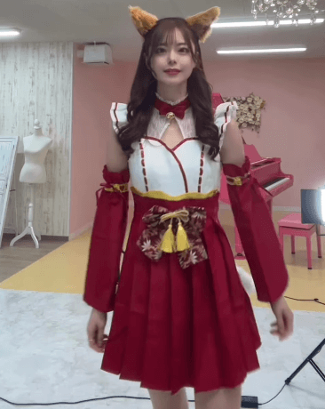 「高身長のキツネ巫女さんが拝めたぞな…」超人気ラウンドガール、しっぽ・フリフリのムービー披露でファン・フォーリン・ラブ