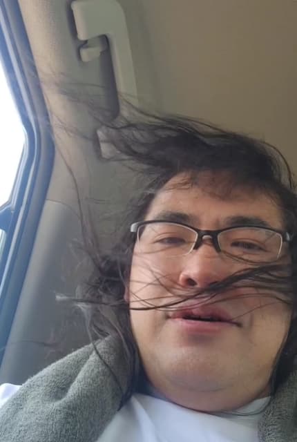 ロッチ中岡  ロケ終わりの疲れた表情を公開「一息つき中岡」