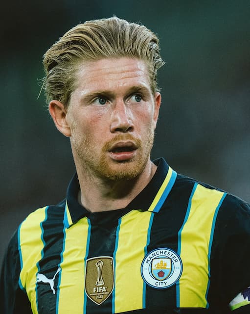 デ・ブライネ アウェイでの勝利をファンに報告