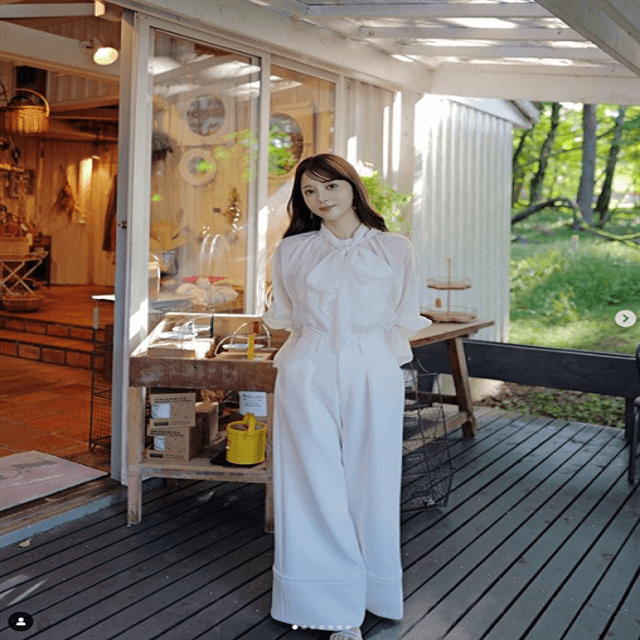 「山中湖近くに舞い降りた天使」麻亜里の最新ショットに「お肌ツヤツヤ美しすぎます」の声