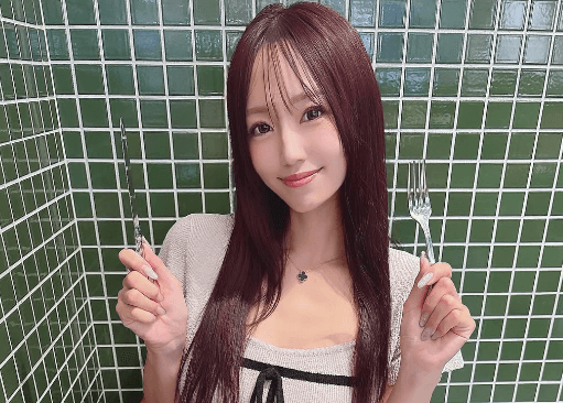 「最高でしたの！」人気レースクイーン・霧島聖子、”お嬢モード”のときめきカフェ活ショットを披露！