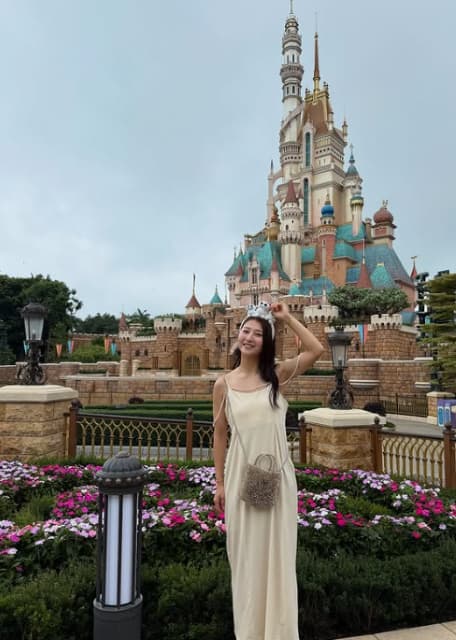 塩越柚歩が初海外ディズニーに歓喜！思い出ショットを大量公開！