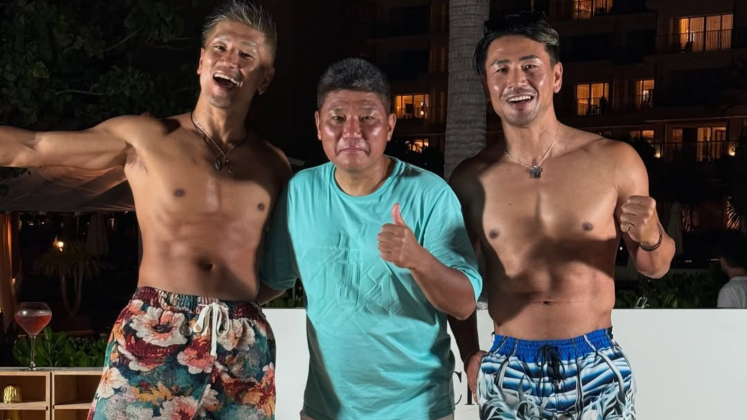 「今年も石垣島最高に楽しかった〜」キックボクサー・城戸康裕、魔裟斗と肉体美を披露！