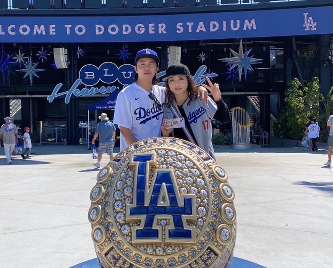 ハイヒール・モモコ、ロサンゼルスでドジャース観戦を満喫「最大の目的は次男に会うため…でもドジャースタジアムです」