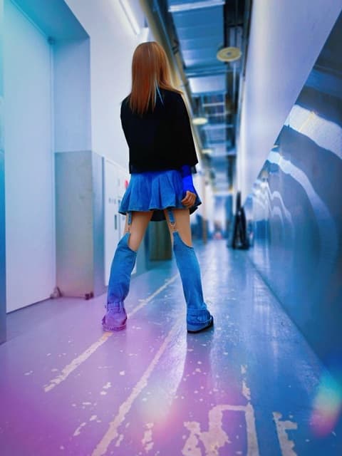 「ちょっと奥さん…」上坂すみれがアニメイベントで共演者のカッコいい姿を激写