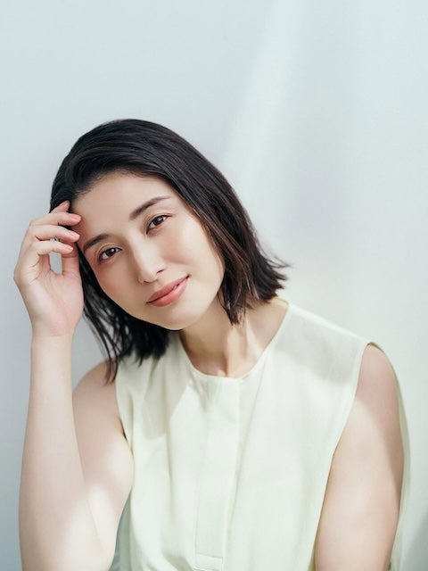 橋本マナミ、涼やかボブスタイルを公開！