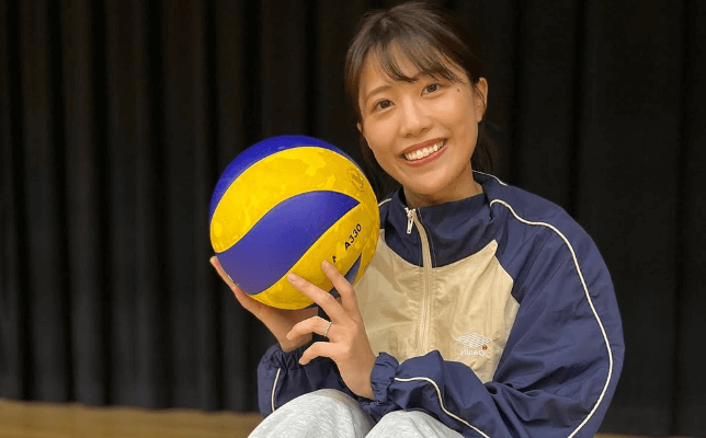 「まさに万能ですね」美女アナウンサー、バレーボールに挑戦！”ハリキリ・ショット”＆ほぼすっぴん姿公開もファン拍手喝采「綺麗だなぁ～」