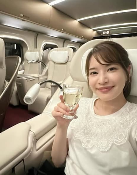 「子どもの頃の私見てるか」フリーアナウンサー・佐竹美希アナが出張先で大人旅を披露！
