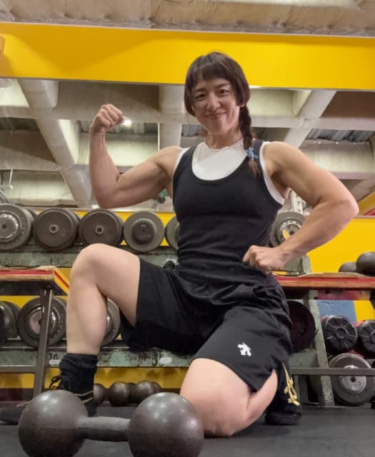 「筋力トレーニングで鍛えてきました。」レスリング・浜口京子が筋トレ姿を披露