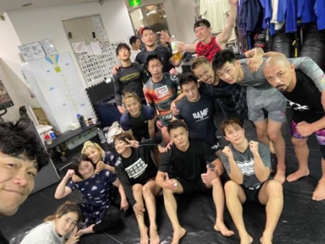 キックボクシング・RENA、練習後の偶然リンクコーデに爆笑「目チカチカした」