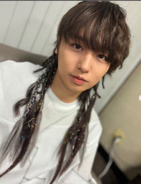 アイドル 伊野尾慧 最新ビジュアルを披露！可愛いと話題に！