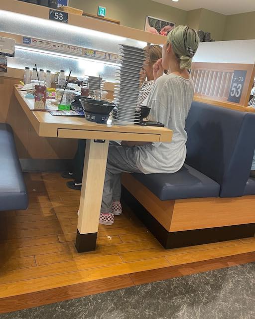 パンサー尾形のパパママ交流会🍣妻の驚きの食べっぷりにタジタジ😳