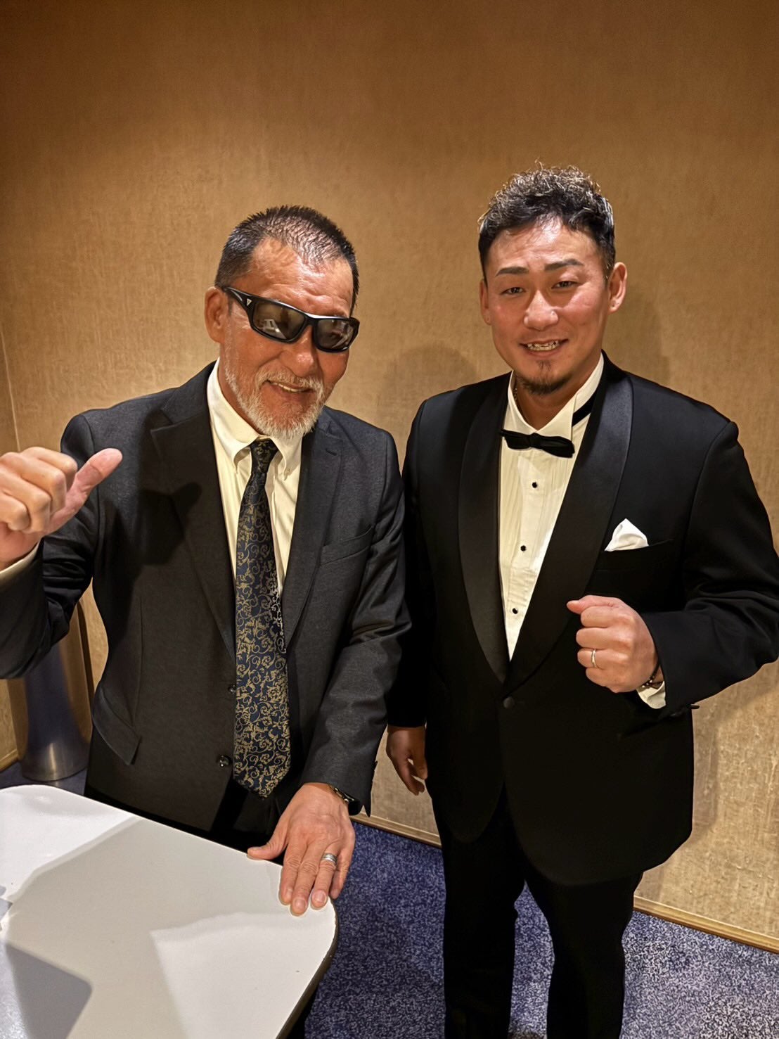 タキシード姿が別格 中田翔のRISE仕事ショットに「存在感が段違い」