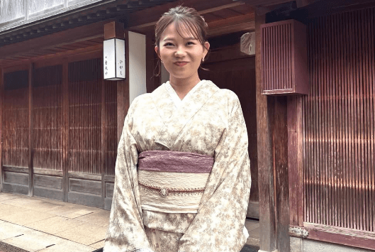 「お着物がよくお似合いですよ！」美女アナウンサー、茶屋街で魅せた”美人3人衆・ショット”にファン魅了！