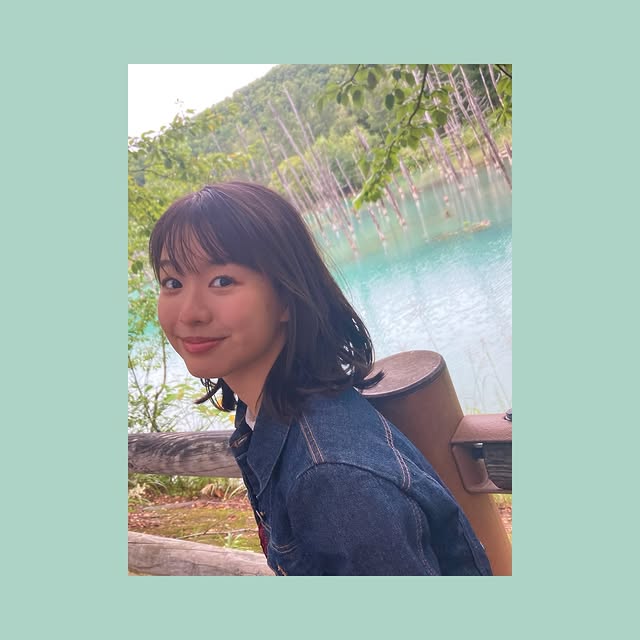 STV・庭野ほのかアナ、美瑛『浅葱色の池』バックにパシャリ！あどけな横顔スマイルが可愛すぎると話題