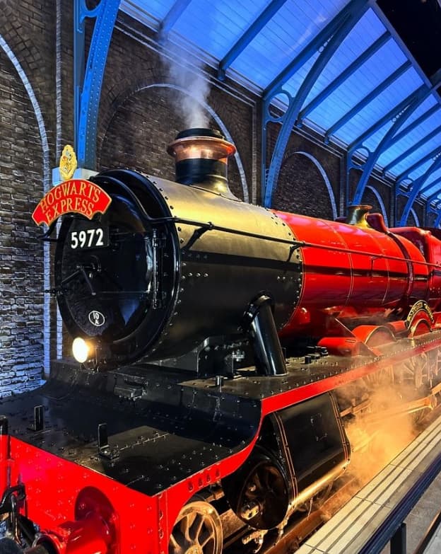 アリー・ポッターの旅立ちに注目！?人気芸人が旅の開始を報告！