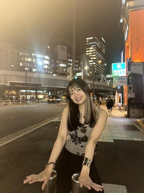 北原里英が「人生初エクステ」で大胆チェンジ、金髪メッシュの夏スタイルに注目集まる！