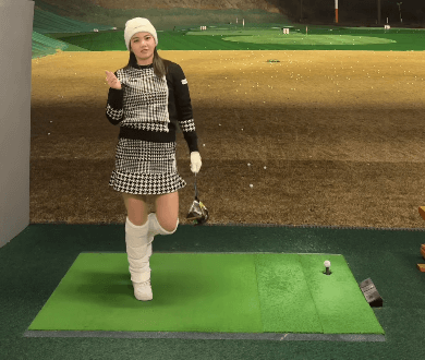 「きゃわじゃなーい？」美女ゴルファーのレッグウォーマーデビュー！ファン一斉に魅了「スイングもフェイスも美しすぎて…」