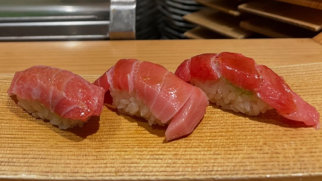 “極上の赤”がカウンターに並ぶ…元アスリートが魅せた贅沢すぎる寿司ショット