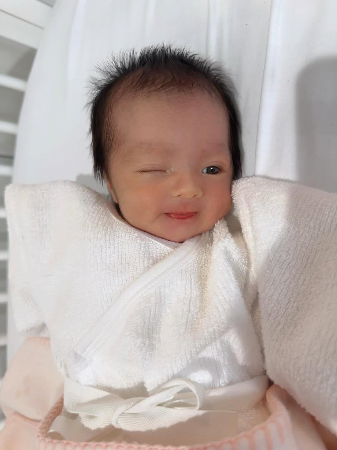 あのセレブタレントが第三子”エンジェル”の姿を公開！子どもたちも一緒に考えたお名前記念日！