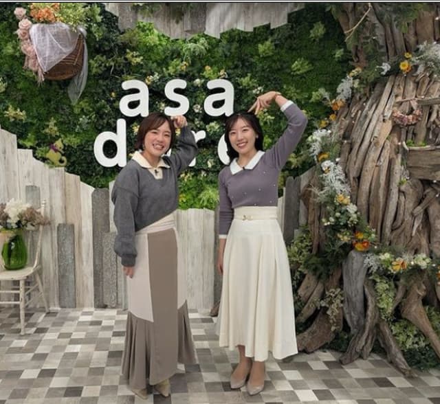 「笑顔が素敵ですね」登坂絵莉が美人女子アナとのリンクコーデを披露！