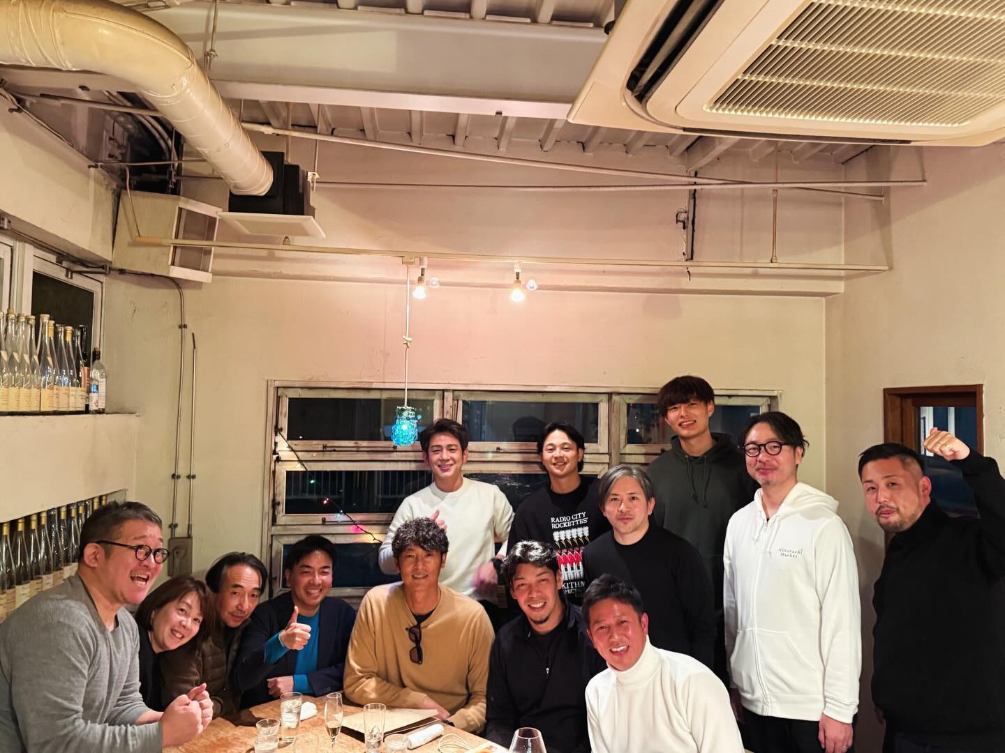 斉藤和巳、仲間たちと楽しいひととき「忘年会？ 恒例会？ 懇親会？」