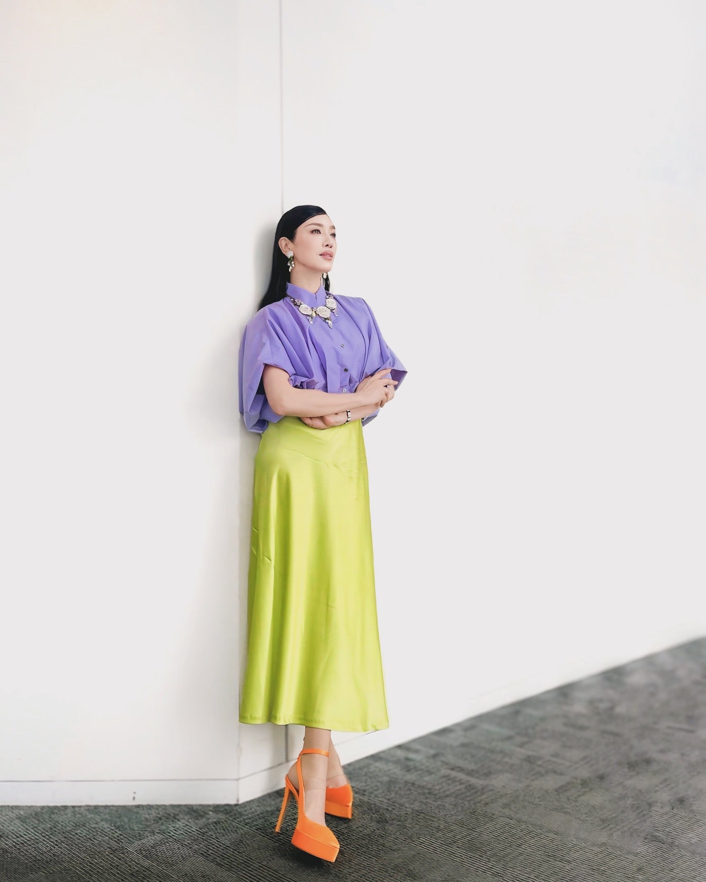 「華やかさがあるけど、技が光る感じいい」アンミカの最新カラフルコーデが大絶賛