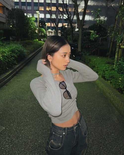 みちょぱが最新デニムコーデを公開！美しい腹筋から目が離せない！