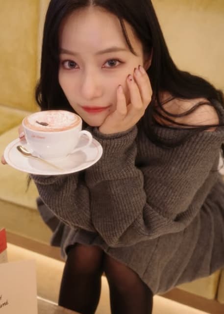 大人な雰囲気にうっとり！ 元NMB48・村瀬紗英 カフェでまったり！